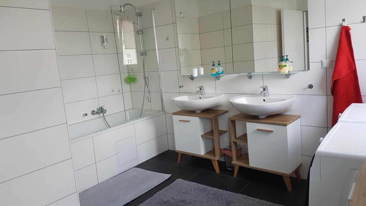 Moderne Maisonette Mit Terrasse Viena Exterior foto